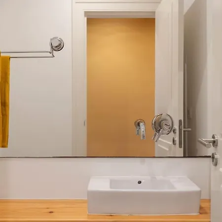 снеск Q,r-с0de First -,-3-bedroom With River View - Baixa Lägenhet *