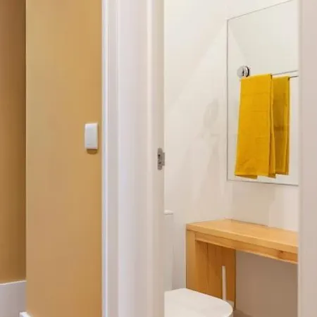 снеск Q,r-с0de First -,-3-bedroom With River View - Baixa Apartman