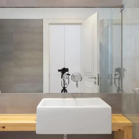 снеск Q,r-с0de First -,-3-bedroom With River View - Baixa Apartman *