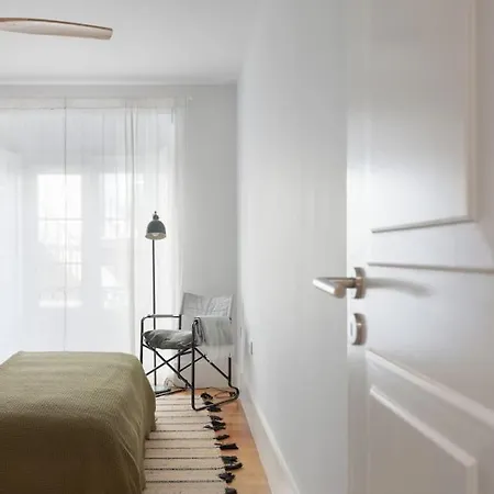 아파트 снеск Q,r-с0de First -,-3-bedroom With River View - Baixa